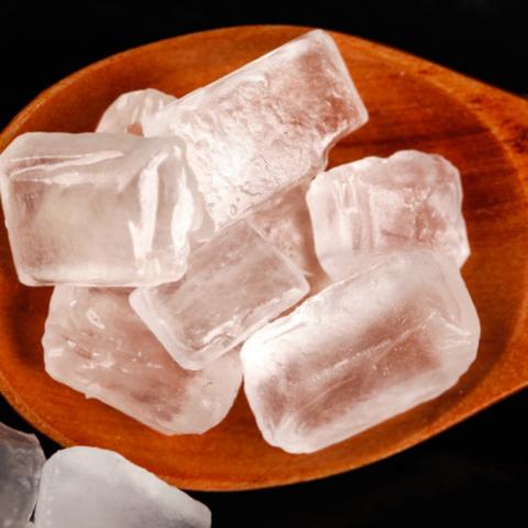 冰糖和白砂糖的区别（冰糖与白砂糖，两种糖的区别）