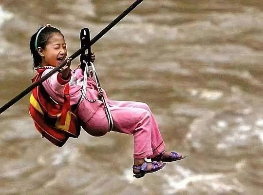 跋山涉水上学路纪录片 全集（跋山涉水上学路纪录片，探寻中国孩子们的求学之旅（全集））