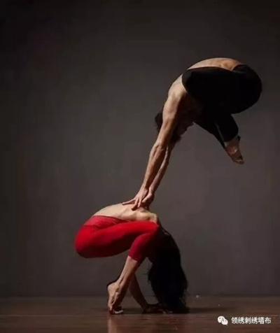 腰振在线观看（腰振在线观看，舞蹈艺术的魅力展现）