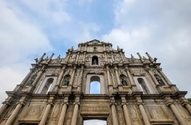 入青云澳门（青云之下的澳门风采）