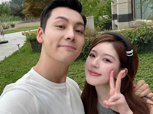 陈伟霆赵露思（陈伟霆与赵露思，星光熠熠的荧屏情侣）